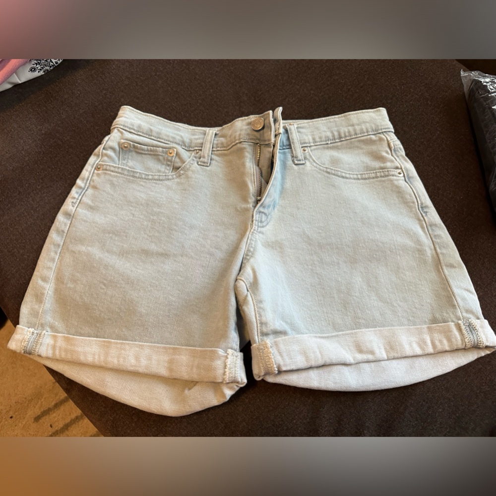 Gap 1969 size 4 5” shorts light denim